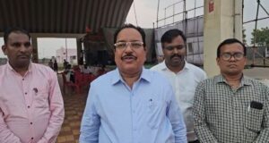 सरकार और तहसीलदारों के बीच वार्ता बेनतीजा, आंदोलन खत्म करने से किया इनकार