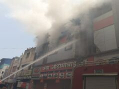 मौदहापारा थाने के सामने बड़ा अग्निकांड, ऑटोमोबाइल शॉप में लगी भीषण आग