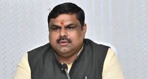 नियुक्ति की मांग को लेकर अभ्यर्थियों का विरोध, CM हेल्पलाइन में पहुंचा शिक्षक भर्ती का मामला