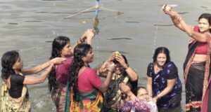 पुरुषोत्तम मास की त्रयोदशी पर मां नर्मदा में हजारों श्रद्धालुओं ने लगाई आस्था की पुण्य डुबकी