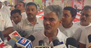 पोस्टर में फोटो नहीं होने पर भड़के विधायक ईश्वर साहू, योग दिवस कार्यक्रम में मंच छोड़कर चले गए, अधिकारियों ने मनाकर लौटाया