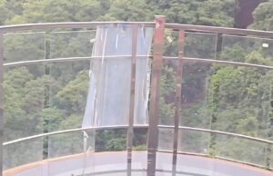 कपिलधारा में सुरक्षा व्यवस्था पर उठे सवाल, टूटा कांच बना हादसे का कारण