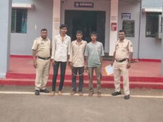 रास्ता पूछने के बहाने चाकू की नोक पर लूट, तीन आरोपी गिरफ्तार, चाकू और बाइक जब्त