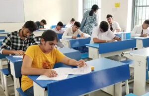 बिना किताब कैसे होगी पढ़ाई? नए सत्र के 15 दिन बाद भी नहीं मिला पाठ्य सामग्री