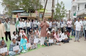 55 करोड़ की परिक्रमा पथ परियोजना पर बवाल, कांग्रेस के चक्काजाम से थम गई शहर की रफ्तार