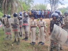 धर्मांतरित परिवारों को गांव छोड़ने का फरमान, ग्रामीणों ने घर से बाहर निकाला सामान, भारी पुलिस बल मौजूद