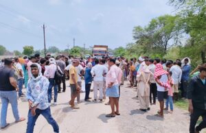 सड़क दुर्घटना के बाद राष्ट्रीय राजमार्ग पर अवरोध करने वालों पर पुसौर पुलिस की सख्त कार्रवाई