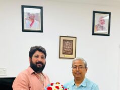 शिवभक्तों की आस्था का सम्मान: साउथ बिहार एक्सप्रेस की बहाली पर बोल बम सेवा समिति ने डीआरएम राकेश रंजन का किया भव्य अभिनंदन