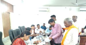 जनदर्शन में गूंजे जनता की आवाज: कलेक्टर ने गंभीर शिकायतों पर दिखाई संवेदनशीलता, अधिकारियों को दिए त्वरित निराकरण के सख्त निर्देश