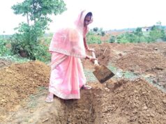 ग्राम परसगढ़ी की रानी सिंह बोलीं: 125 दिनों का रोजगार, 300 रुपये प्रतिदिन मजदूरी और 15 दिनों में भुगतान से बदला परिवार का भविष्य