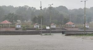 पवित्र नगरी में दो दिनों से रुक रुककर झमाझम बारिश का दौर जारी, पर्यटकों की हुई कमी