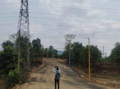 चिरमिरी–चैनपुर सड़क निर्माण में बिजली व PWD विभाग की सुस्ती बनी बाधा, एक वर्ष बाद भी नहीं हटीं विद्युत लाइनें