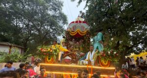 बरसते पानी में भी उमड़ा आस्था का सैलाब, आधा किलोमीटर लंबी रथ यात्रा में 20 हजार श्रद्धालु शामिल, जय जगन्नाथ के जयघोष से गूंजा गरियाबंद