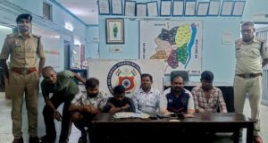 सुलभ शौचालय में चल रहा था हजारों का जुआ, पुलिस ने मारी रेड
