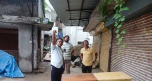 कमिश्नर क्षत्रिय ने संजय मार्केट नाला निर्माण कार्य में लापरवाही पर ठेकेदार को लगाई फटकार