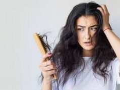 लगातार झड़ रहे हैं बाल? इन 5 बीमारियों का हो सकता है संकेत, जानें कब डॉक्टर से मिलें