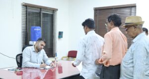 जनसरोकार से जुड़े लंबित प्रकरणों के त्वरित एवं गुणवत्तापूर्ण निराकरण पर कलेक्टर ने दिया विशेष जोर