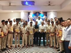 जिले में पुलिस के उत्कृष्ट कार्य 2 सौ 5 किलो गांजा दोहरे हत्याकांड एवं गोली मारकर युवती हत्या के खुलासा पर नगर पालिका अध्यक्ष श्याम सुंदर अग्रवाल द्वारा शाल मेमेटों देकर पुलिस टीम को किया सम्मानित