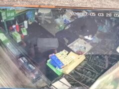 नगर में पुलिस के पेट्रोलिंग व्यवस्था की खुली पोल आज रात्रि नगर में चोरों ने धावा बोलकर 3 दुकानों का शटर के कुंदे को काटकर लाखों रुपए की चोरी की