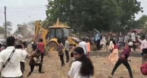 नकटी बुलडोजर विवाद में बड़ा एक्शन, अज्ञात ग्रामीणों पर बलवा का केस, पुलिस ने शुरू की जांच