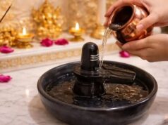 सावन में शिवलिंग पर चढ़ाया जल कहां डालना चाहिए? जानिए सही तरीका और धार्मिक महत्व