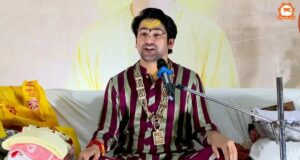 देवकीनंदन ठाकुर के बेटे के समर्थन में उतरे धीरेंद्र शास्त्री, बोले- ‘कथावाचक का बेटा कथा कहे तो दिक्कत कैसी?’