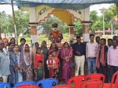 शहीद टी आई विनोद ध्रुव का शहादत दिवस के अवसर गृह ग्राम आमगाव मे ग्रामीणो ने दी श्रद्धांजली