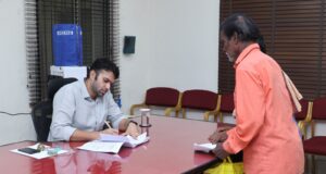जनदर्शन में एक्शन मोड में दिखे कलेक्टर मयंक चतुर्वेदी, स्कूल, सड़क, पीएम आवास समेत कई मामलों पर दिए त्वरित निर्देश