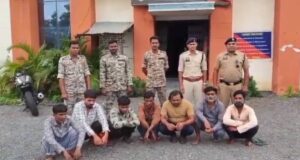 महासमुंद में जंगल के बीच चल रहा था लाखों का जुए का फड़, पुलिस ने 12 जुआरियों को दबोचा