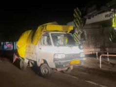 तेज रफ्तार ट्रेलर ने खड़ी पिकअप को मारी टक्कर, एक की मौत, 8 लोग घायल