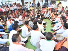 जमीन पर बैठकर ग्रामीणों से संवाद, डिप्टी CM विजय शर्मा ने खोला विकास का पिटारा; सड़क-पुलिया समेत कई घोषणाएं