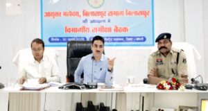 संभागायुक्त सुनील जैन ने जिला अधिकारियों की ली समीक्षा बैठक में मुख्यमंत्री हेल्पलाइन के प्रकरणों का पूरी गंभीरता से समय-सीमा में निराकरण के दिए निर्देश