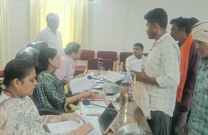 जनदर्शन में उमड़ी फरियादियों की भीड़, कलेक्टर ने सुनी गंभीर शिकायतें, अधिकारियों को त्वरित निराकरण के दिए सख्त निर्देश