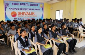 एनएमडीसी डीएवी आईटीआई ,भांसी में आयोजित कैंपस प्लेसमेंट ड्राइव में 31 छात्रों का चयन