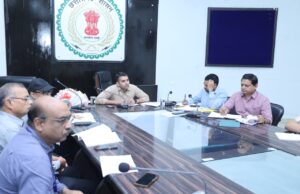 प्रभावित परिवारों के पुनर्वास में उनके हितों का रखें विशेष ध्यान-कलेक्टर