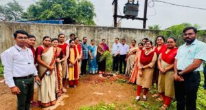 सांसद कमलेश जांगड़े ने आत्मानंद स्कूल में किया पौधारोपण, विद्यार्थियों को पढ़ाई के लिए किया प्रेरित