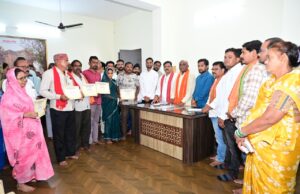 जरूरतमंदों के अपने पक्के घर का सपना हो रहा साकार, कवर्धा के 25 हितग्राहियों को मिला पीएम आवास