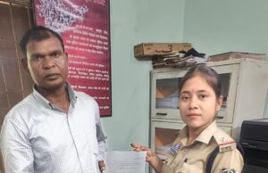 गरियाबंद पुलिस की हाईटेक पहल थाना राजिम और शोभा में ई-पेन से हस्ताक्षरित FIR कॉपी प्रार्थी को सौंपी गई