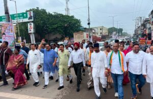 मल्लिकार्जुन का अपमान, विरोध में कांग्रेस ने निकाला ‘सत्याग्रह मार्च’, अंबेडकर चौक पर किया प्रदर्शन