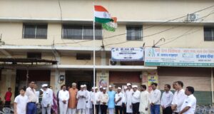 राजीव भवन में जिलाध्यक्ष चंद्रेश ने किया ध्वजारोहण