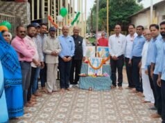 दूध गंगा प्रसंस्करण सहकारी समिति में प्राधिकृत अधिकारी गणेश जोशी ने किया ध्वजारोहण