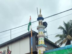 किरंदुल की सुन्नी मदीना मस्जिद में शान से फहराया गया तिरंगा, देशभक्ति गीतों से गूंजा परिसर