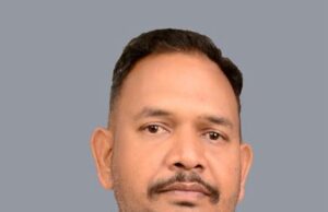 नक्सल-वालांचल में 12 साल से सेवा, 10 साल से शून्य मातृ मृत्यु..15 अगस्त को धमतरी में सम्मानित हुए RMA दुर्गेश कुमार साहू
