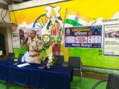 मैनपुर के स्वामी आत्मानंद स्कूल में पुलिस का जागरूकता अभियान बच्चों और शिक्षकों को सिखाए साइबर सुरक्षा, नशा मुक्ति और यातायात के नियम