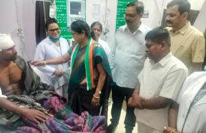 तेंदुए के हमले में घायल ग्रामीणों से मिलने अस्पताल पहुंचीं पूर्व विधायक डॉ. लक्ष्मी ध्रुव