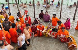 सावन में स्वास्थ्य मंत्री श्याम बिहारी जायसवाल ने देवघर व बासुकिनाथ में किया जलाभिषेक, मांगी प्रदेशवासियों की सुख-समृद्धि