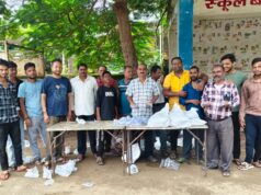 सावन के दूसरे सोमवार पर कांवड़ यात्रियों की सेवा,एकतानगर में पानी पाउच और बिस्किट का किया गया वितरण