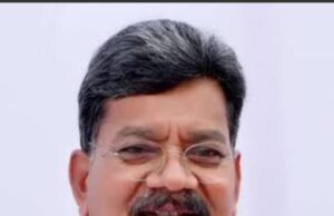 नेता प्रतिपक्ष डॉ चरणदास महंत ने एडीजी इंटेलिजेंस से की बात और ली जानकारी जम्मू कश्मीर के कुलगाम में छत्तीसगढ़ के मजदूरों की मौत को लेकर