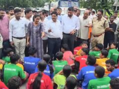 एकलव्य स्कूल के छात्रों का बवाल! खाने में कीड़े और अभद्र व्यवहार के विरोध में हाईवे जाम