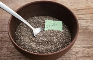क्या आप भी रोज खाते हैं Chia Seeds? ज्यादा सेवन से हो सकते हैं ये 5 बड़े नुकसान